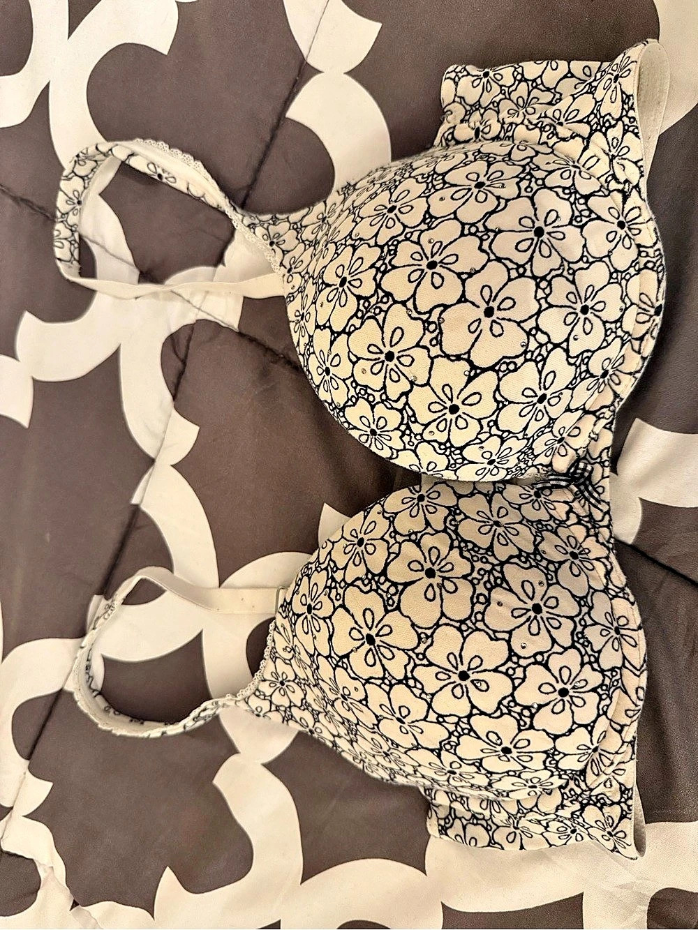 Victoria's Secret Body by Victoria Push-Up Bra Floral White & Black 36C